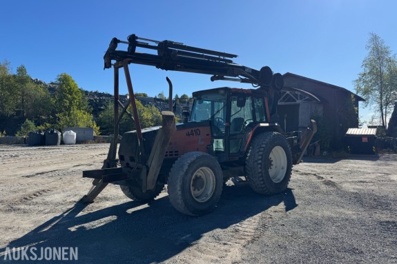 1993 Valmet 8100 Traktor med 2005 Hiab 099E-4 HiDuo kran og fjernstyring