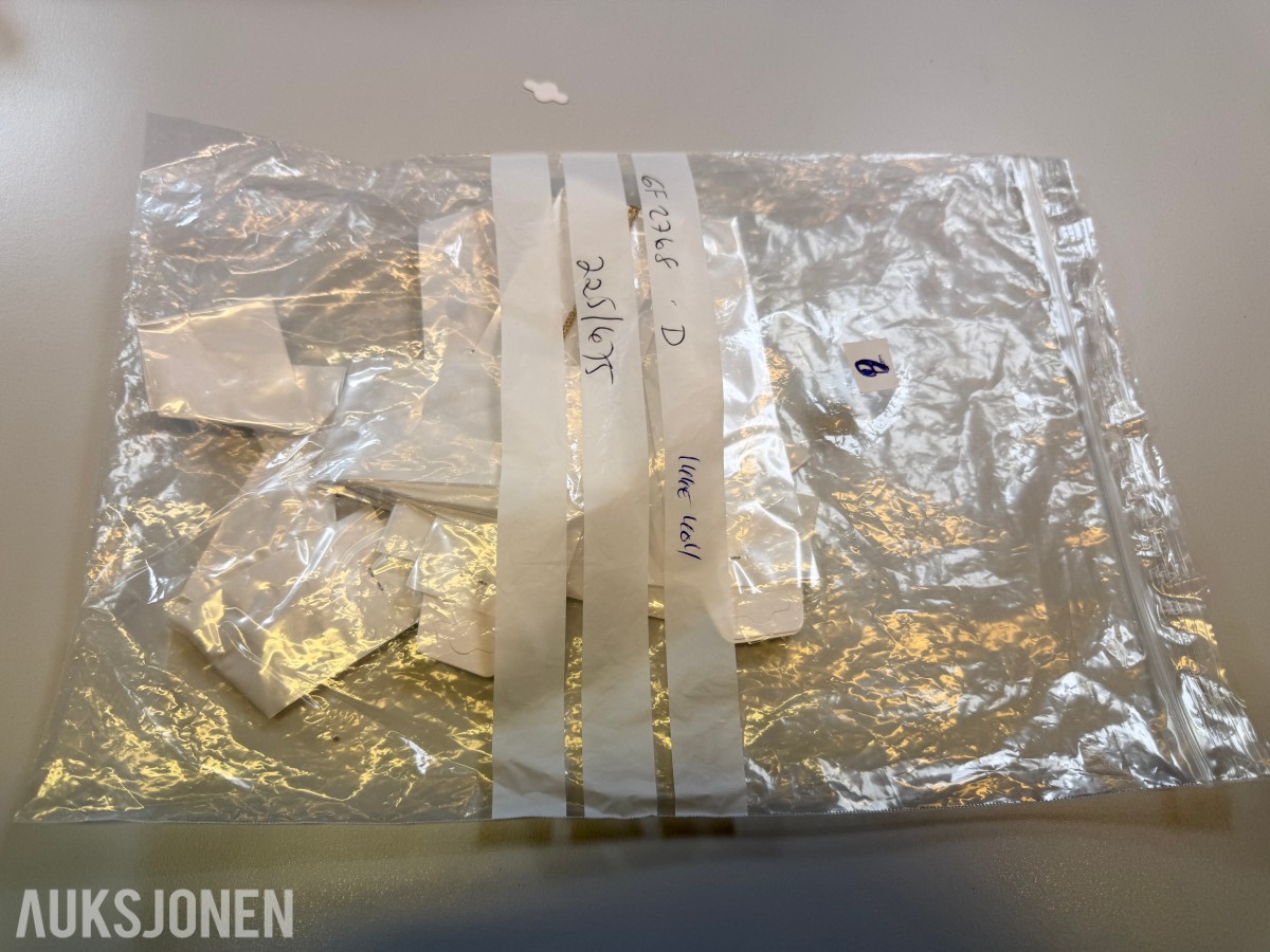 Ca 450 stk halskjeder og ringer i flere ulike utførelser
