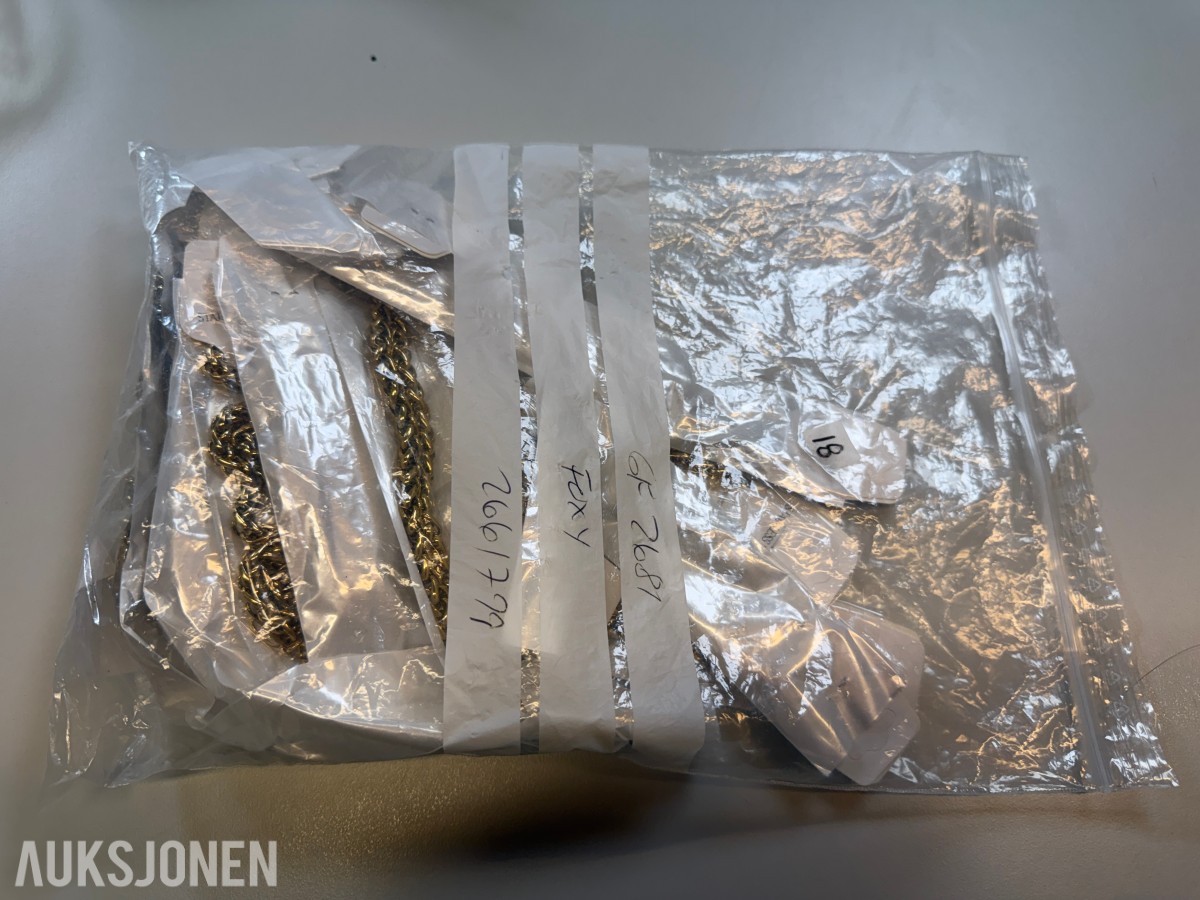 Ca 450 stk halskjeder og ringer i flere ulike utførelser
