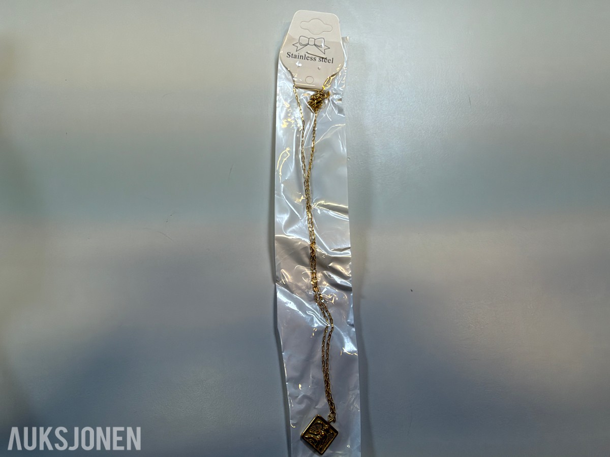 Ca 450 stk halskjeder og ringer i flere ulike utførelser