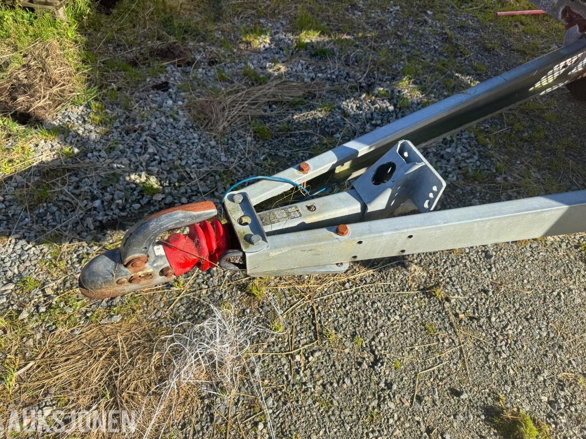 2010 Tysse Sauetilhenger med sauekarmer - Strekkmetalgulv og Delegrind