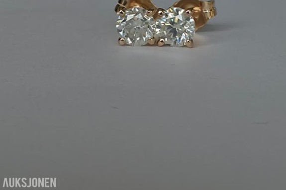 0.81CT ENSTENS DIAMANTØREDOBBER I 14K GULL. NATURLIGE DIAMANTER! TAKSTBREV OG SERTIFIKAT!