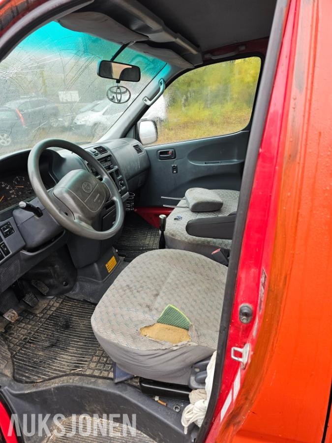 2006 Toyota HiAce, HIACE 2.5-88 D, 330000km reparasjonsobjekt/delebil