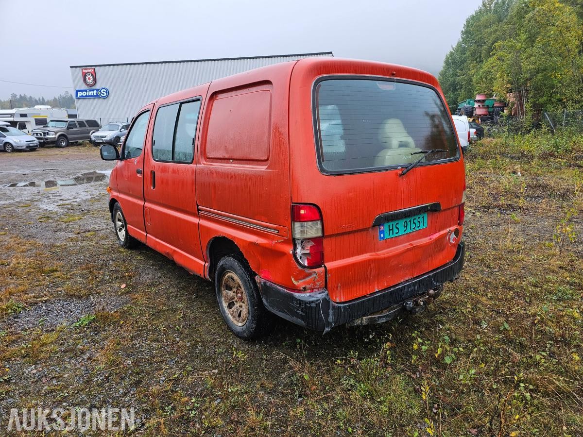 2006 Toyota HiAce, HIACE 2.5-88 D, 330000km reparasjonsobjekt/delebil