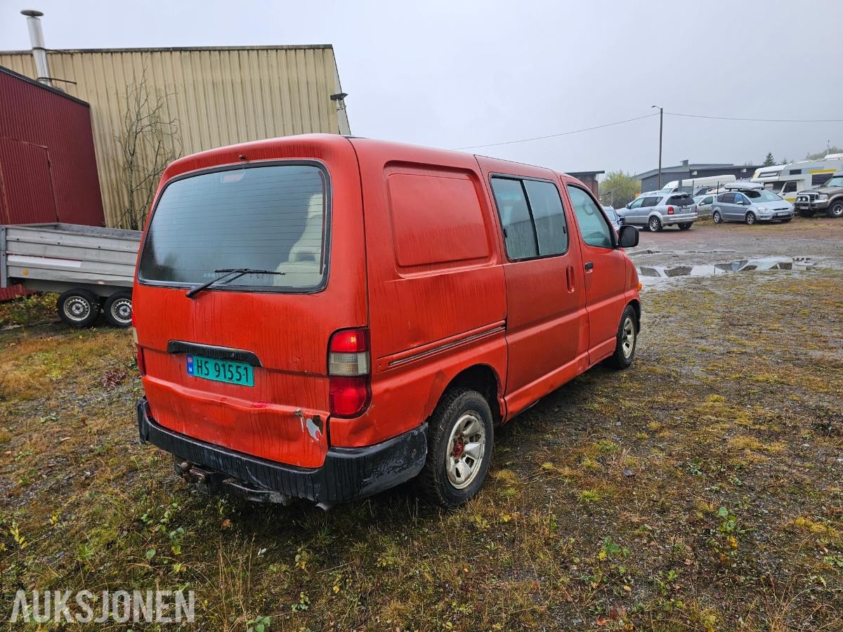 2006 Toyota HiAce, HIACE 2.5-88 D, 330000km reparasjonsobjekt/delebil