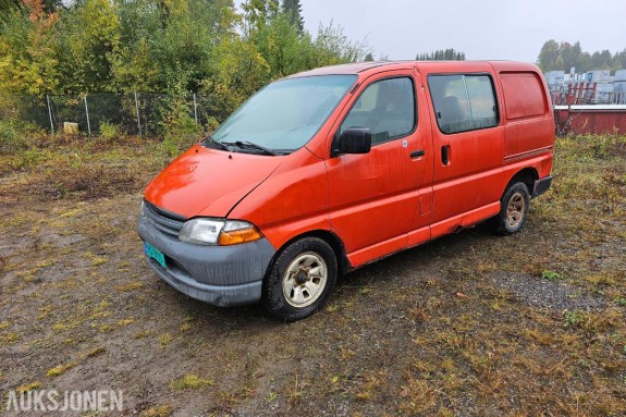 2006 Toyota HiAce, HIACE 2.5-88 D, 330000km reparasjonsobjekt/delebil
