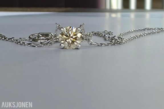 0.51CT ENSTENS DIAMANTANHENG MED KJEDE I 14K GULL. NATURLIG DIAMANT! TAKSTBREV OG SERTIFIKAT!