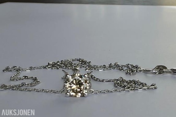  0.50CT ENSTENS DIAMANTANHENG MED KJEDE I 14K GULL. NATURLIG DIAMANT! TAKSTBREV OG SERTIFIKAT!