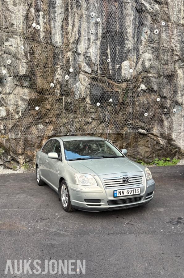 2005 Toyota Avensis 1.8 129hk automat hengerfeste s+v dekk