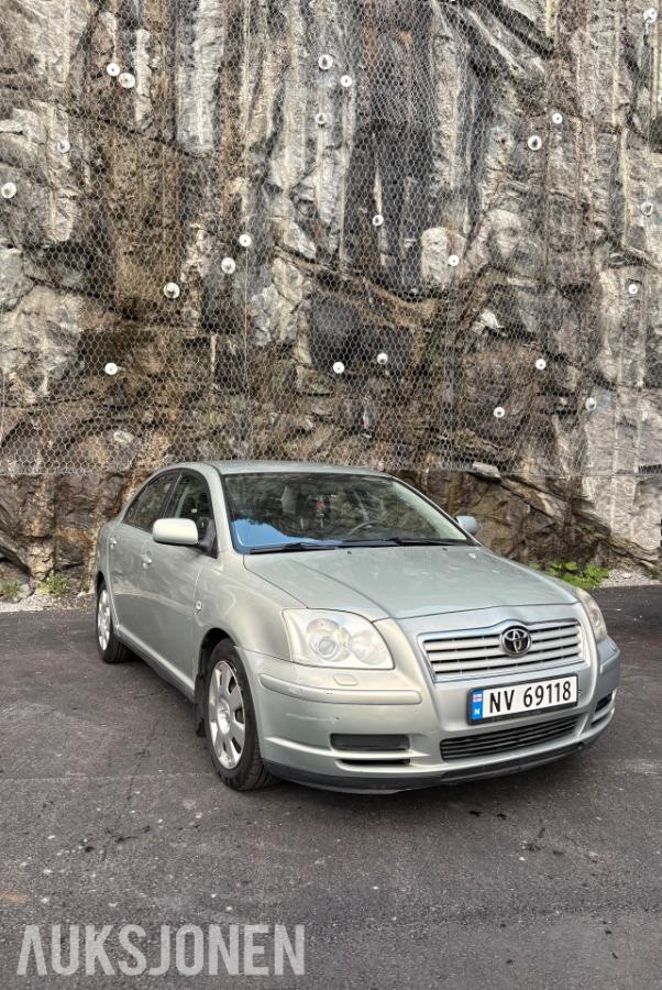 2005 Toyota Avensis 1.8 129hk automat hengerfeste s+v dekk