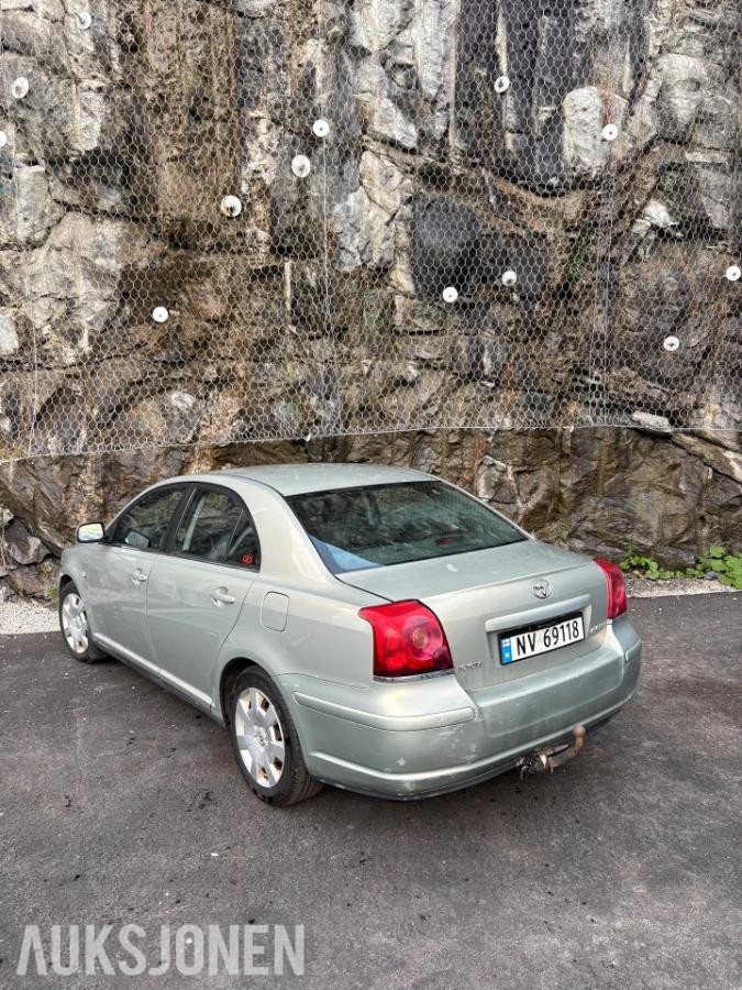 2005 Toyota Avensis 1.8 129hk automat hengerfeste s+v dekk