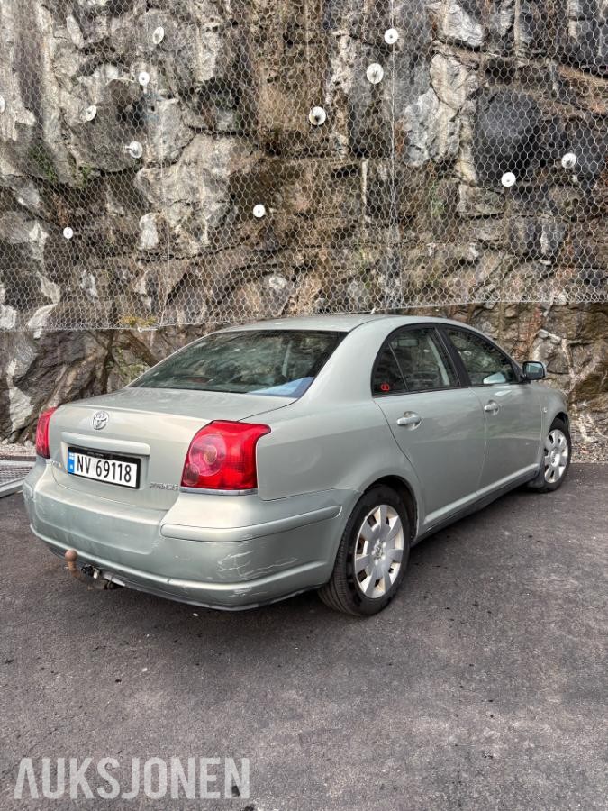 2005 Toyota Avensis 1.8 129hk automat hengerfeste s+v dekk