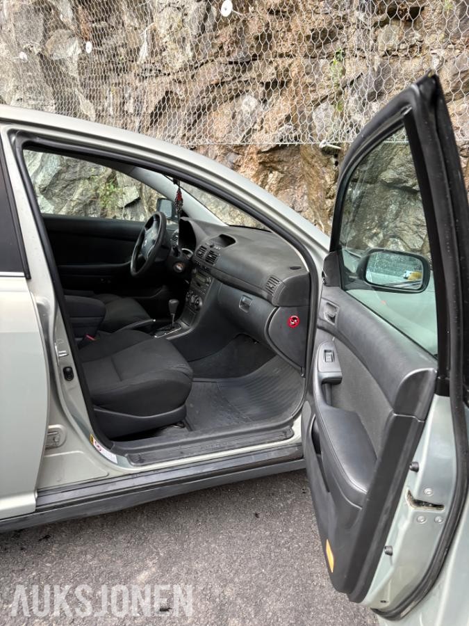 2005 Toyota Avensis 1.8 129hk automat hengerfeste s+v dekk