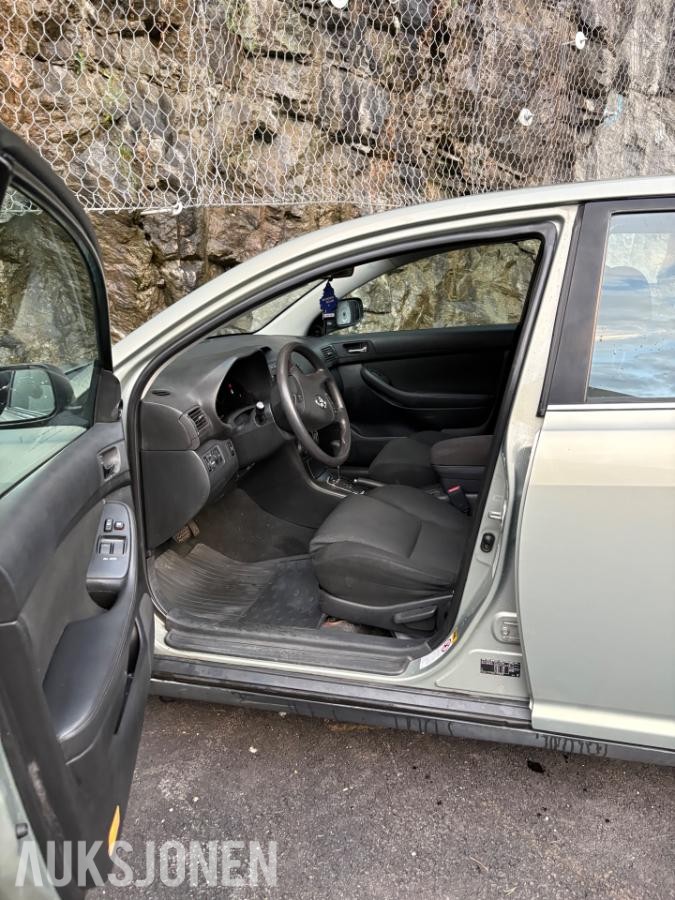 2005 Toyota Avensis 1.8 129hk automat hengerfeste s+v dekk