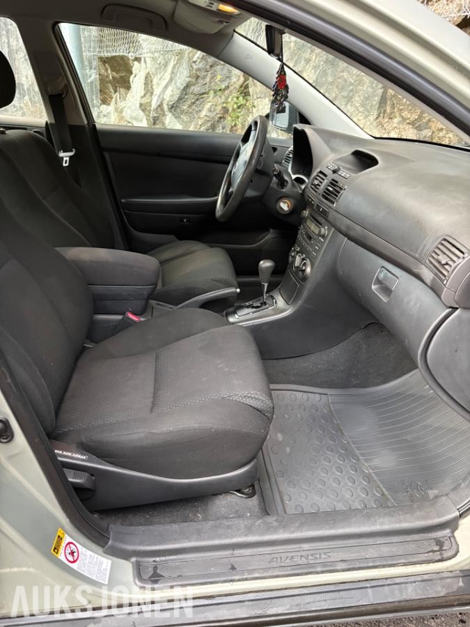 2005 Toyota Avensis 1.8 129hk automat hengerfeste s+v dekk