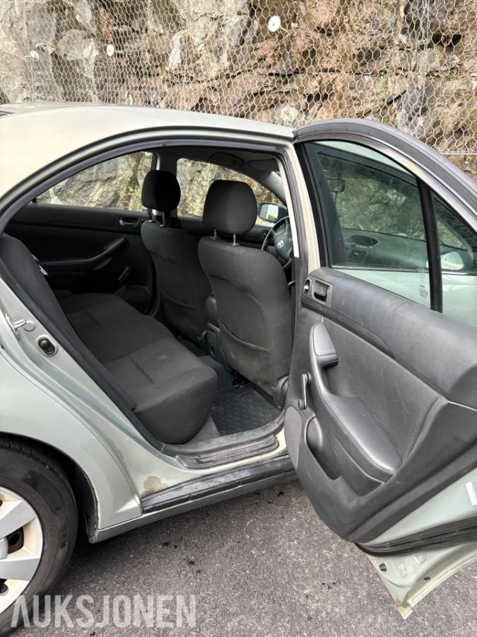 2005 Toyota Avensis 1.8 129hk automat hengerfeste s+v dekk