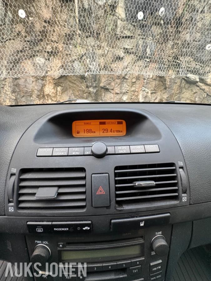 2005 Toyota Avensis 1.8 129hk automat hengerfeste s+v dekk