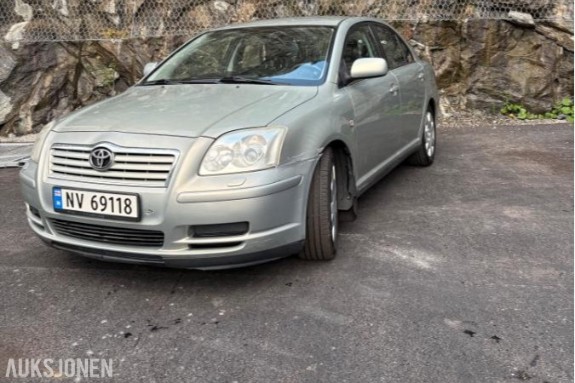 2005 Toyota Avensis  1.8 129hk automat hengerfeste s+v dekk 
