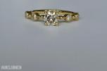 0.60CT DIAMANTRING I 14K GULL. NATURLIGE DIAMANTER! TAKSTBREV OG SERTIFIKAT!