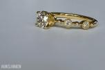 0.60CT DIAMANTRING I 14K GULL. NATURLIGE DIAMANTER! TAKSTBREV OG SERTIFIKAT!