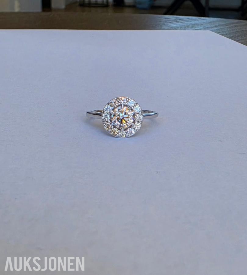 0.88CT DIAMANTRING I 14K GULL. NATURLIGE DIAMANTER! TAKSTBREV OG SERTIFIKAT!
