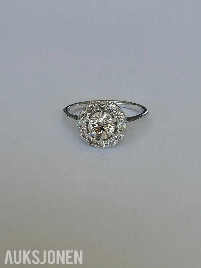 0.88CT DIAMANTRING I 14K GULL. NATURLIGE DIAMANTER! TAKSTBREV OG SERTIFIKAT!