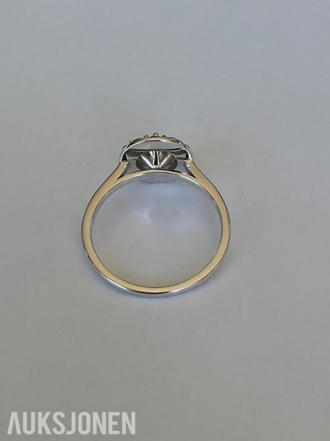 0.88CT DIAMANTRING I 14K GULL. NATURLIGE DIAMANTER! TAKSTBREV OG SERTIFIKAT!