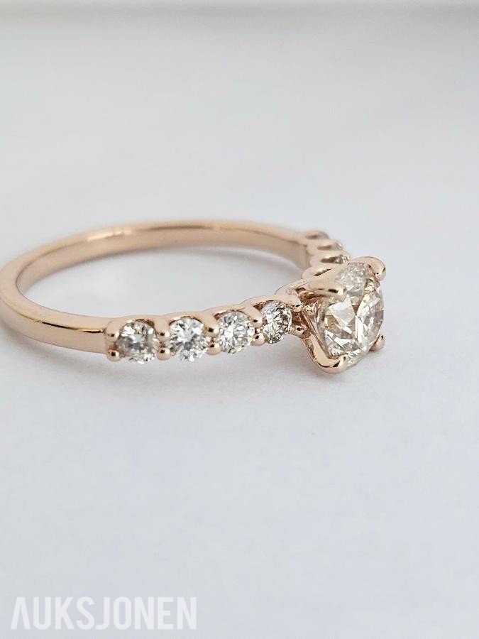 1.02CT DIAMANTRING I 14K GULL. NATURLIGE DIAMANTER! TAKSTBREV OG SERTIFIKAT!