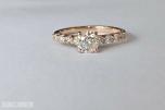1.02CT DIAMANTRING I 14K GULL. NATURLIGE DIAMANTER! TAKSTBREV OG SERTIFIKAT!