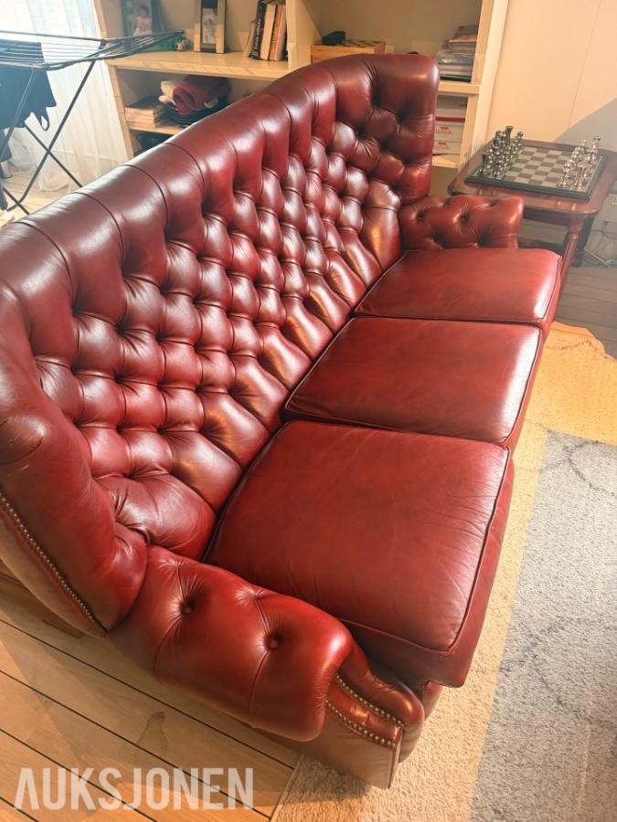 Eksklusivt Chesterfield møbelsett   3-seter + 2 lenestoler