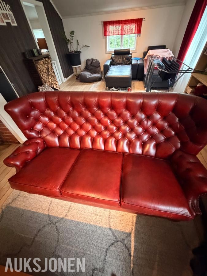 Eksklusivt Chesterfield møbelsett   3-seter + 2 lenestoler