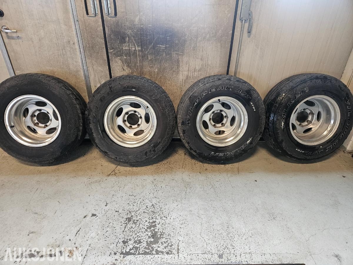 Arctic trucks 10X15 felger med dekk