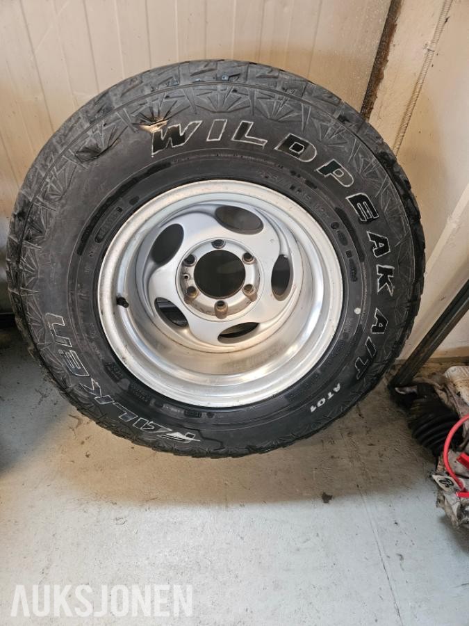 Arctic trucks 10X15 felger med dekk