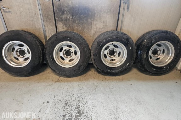 Arctic trucks 10X15 felger med dekk