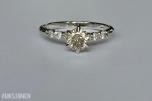 0.76CT DIAMANTRING I 14K GULL. NATURLIGE DIAMANTER! TAKSTBREV OG SERTIFIKAT!