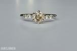 0.76CT DIAMANTRING I 14K GULL. NATURLIGE DIAMANTER! TAKSTBREV OG SERTIFIKAT!