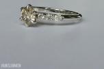 0.76CT DIAMANTRING I 14K GULL. NATURLIGE DIAMANTER! TAKSTBREV OG SERTIFIKAT!