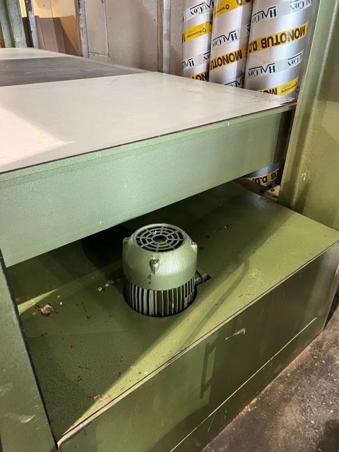 Hydraulisk limpresse/finerpresse  Pellegrini, Italia | 3-seksjons industrimaskin