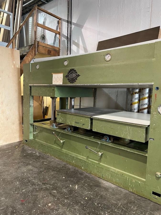 Hydraulisk limpresse/finerpresse  Pellegrini, Italia | 3-seksjons industrimaskin