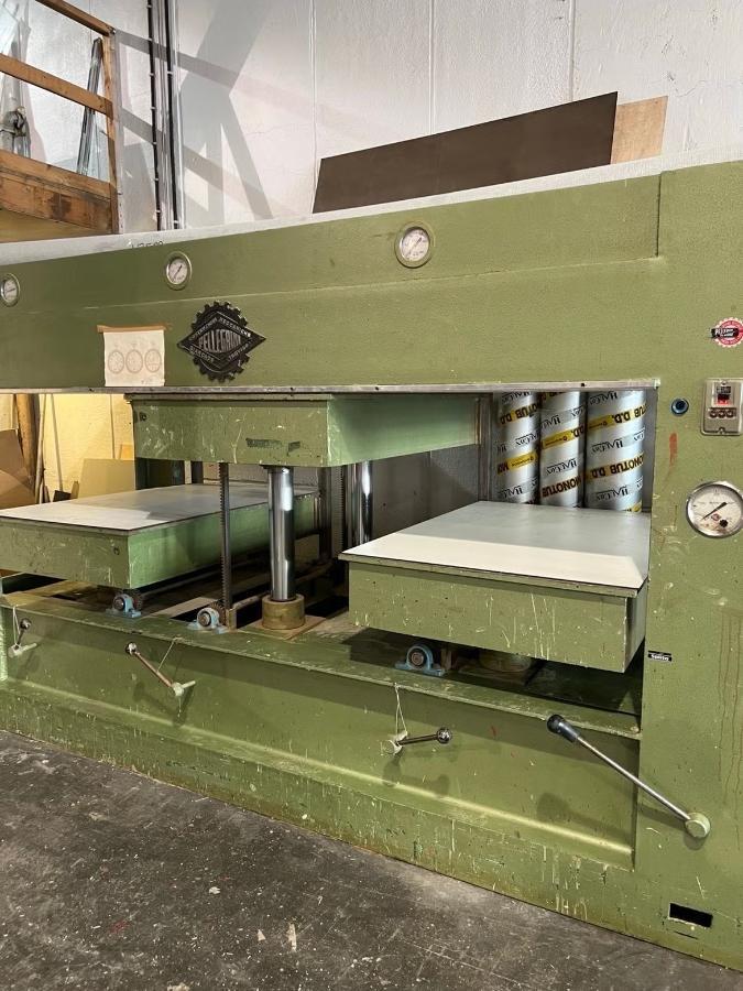 Hydraulisk limpresse/finerpresse  Pellegrini, Italia | 3-seksjons industrimaskin
