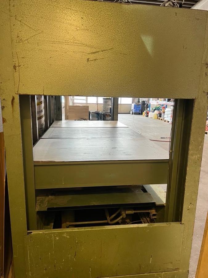 Hydraulisk limpresse/finerpresse  Pellegrini, Italia | 3-seksjons industrimaskin