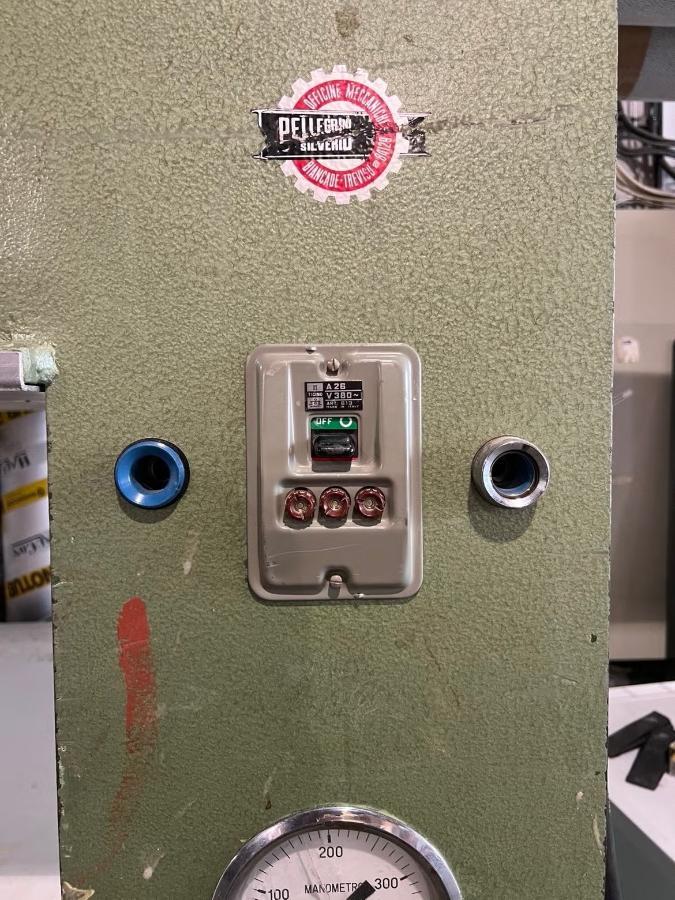 Hydraulisk limpresse/finerpresse  Pellegrini, Italia | 3-seksjons industrimaskin