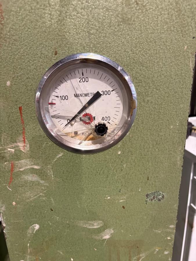 Hydraulisk limpresse/finerpresse  Pellegrini, Italia | 3-seksjons industrimaskin