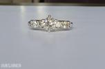 0.86CT DIAMANTRING I 14K GULL. NATURLIGE DIAMANTER! TAKSTBREV OG SERTIFIKAT!