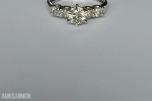 0.86CT DIAMANTRING I 14K GULL. NATURLIGE DIAMANTER! TAKSTBREV OG SERTIFIKAT!