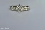 0.86CT DIAMANTRING I 14K GULL. NATURLIGE DIAMANTER! TAKSTBREV OG SERTIFIKAT!