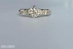 0.86CT DIAMANTRING I 14K GULL. NATURLIGE DIAMANTER! TAKSTBREV OG SERTIFIKAT!