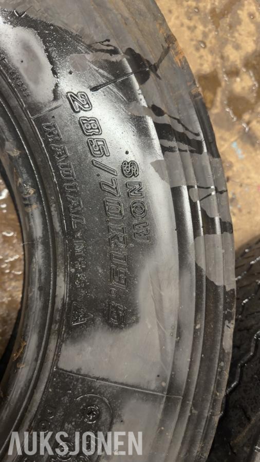 Lastebildekk/ trallehjul  285/70R 19,5 Continental, Bridgestone