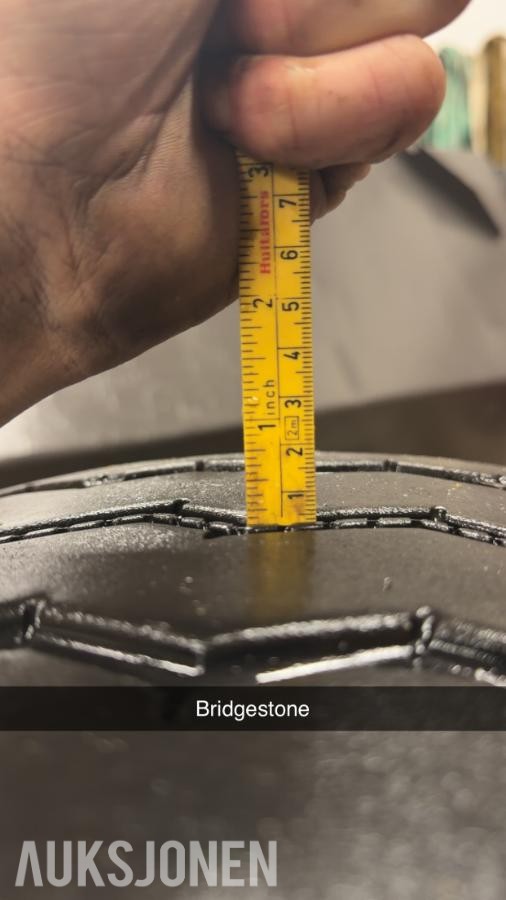 Lastebildekk/ trallehjul  285/70R 19,5 Continental, Bridgestone