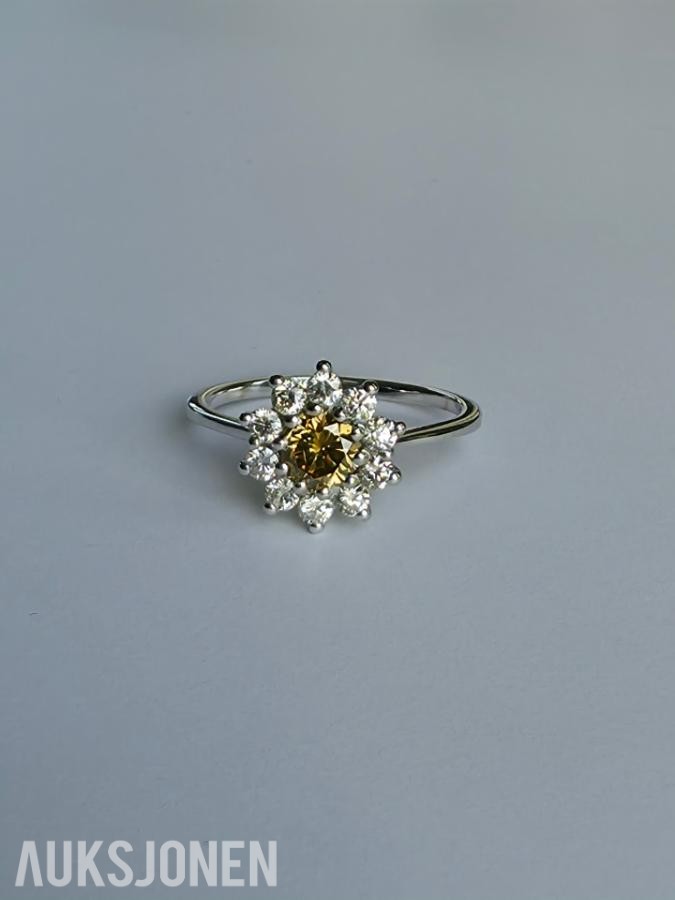 0.88CT DIAMANTRING I 14K GULL. NATURLIGE DIAMANTER! TAKSTBREV OG SERTIFIKAT!